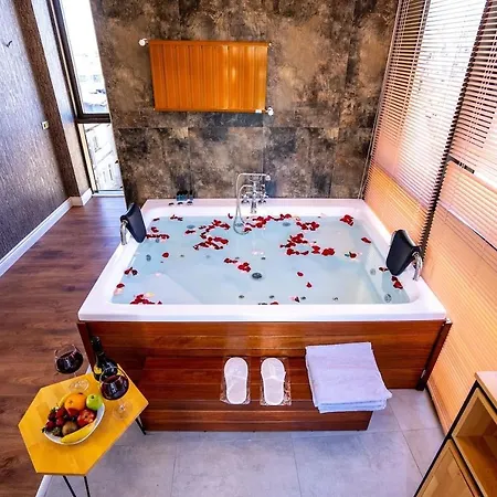 아파트 Room With Jacuzzi For Two *